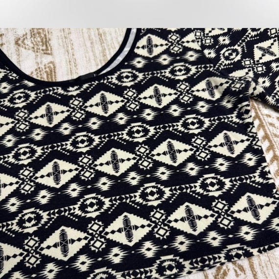 Y2K Wet Seal Aztec Print Cropped Tee Size Large - image 3