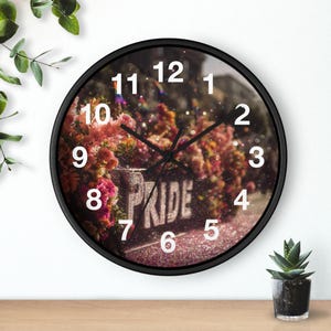 Orologio da parete Floral Pride Float, un'opera d'arte per il soggiorno, un orologio da parete per la cucina, un accessorio indispensabile per la casa, un'idea regalo di Natale, un orologio unico.