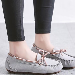 Handmade Leather Driving Loafers Women Suede Moccasins Soft Sole Flats Spring Comfortable Breathable Walking Shoes Mother's Day Gift Light Gray