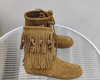 Handgefertigte Wildleder Mokassin Ankle Boots, Fransen Schnürschuhe aus Rindsleder Boho