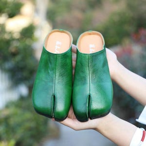 Handmade Tabi Cowhide Mules Women Boho Split Toe Flats Soft Leather Slip On Shoes Comfortable Everyday Leather Clogs