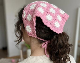 Gehaakt madeliefje bandanapatroon | Vierkante driehoekssjaal met bloemen oma | Zomerse haarbandana voor dames | PDF-patroon gehaakte hoofddoek
