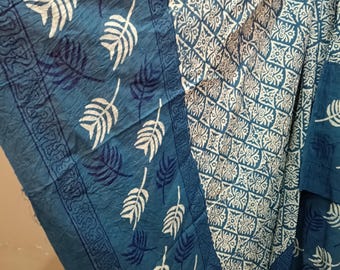 Sarong z nadrukiem blokowym: Organiczna bawełniana narzutka plażowa, Pareo w kwiaty