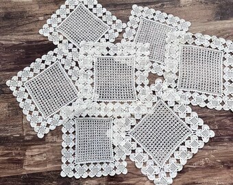Juego de 7 tapetes de ganchillo vintage de algodón blanco con encaje / tapetes de mesa cuadrados