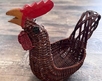 Cesta de gallo de mimbre vintage / Gallina tejida a mano con cabeza de madera tallada, decoración rústica