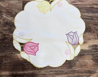 Tapete floral vintage / Adorno de mesa con apliques de tulipanes / Detalle decorativo de lino estilo cottagecore