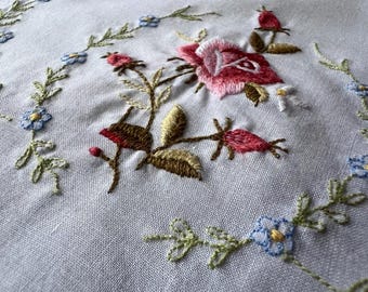 Vintage Embroidered Table Runner & Placemats Set | Pink Rose Floral Linens | Cottagecore Dining Decor