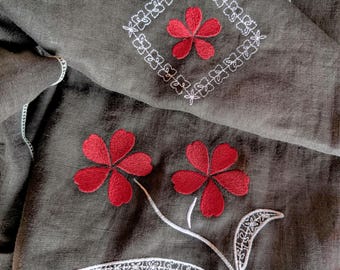 Besticker Leinenschal "Die erste Blume". Handgemacht. Farbe: schwarz