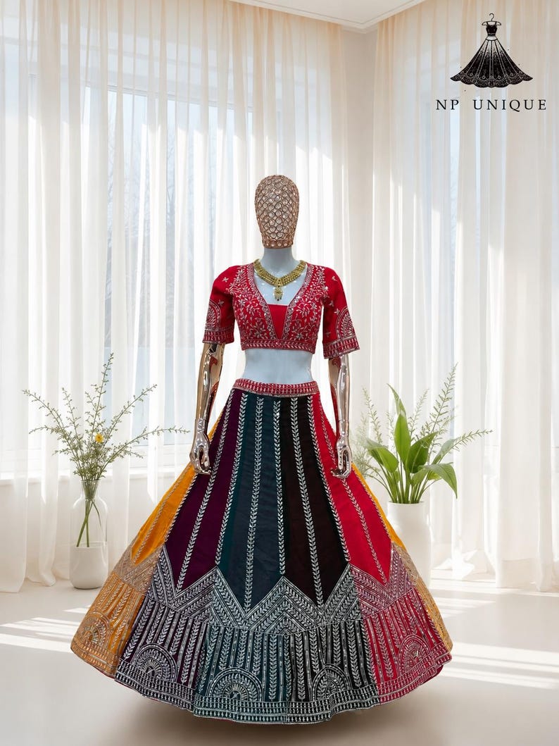 Ensemble Lehenga Choli brodé de sequins multicolores et Dupatta jaune | Vêtements de mariée pour mariage indien image 6