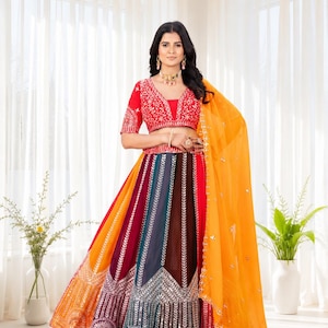 Ensemble Lehenga Choli brodé de sequins multicolores et Dupatta jaune | Vêtements de mariée pour mariage indien image 5
