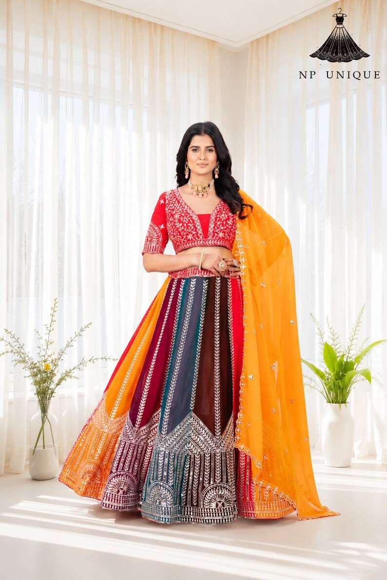 Ensemble Lehenga Choli brodé de sequins multicolores et Dupatta jaune | Vêtements de mariée pour mariage indien image 5