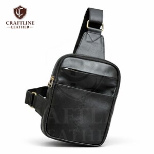 Könnte beinhalten: Schwarze Leder-Umhängetasche mit einem Reißverschluss-Hauptfach und einer Außentasche. Die Tasche hat einen Schultergurt und einen Hüftgurt mit goldfarbener Metallbeschlägen. Das Logo "CRAFTLINE LEATHER" ist oben links sichtbar.