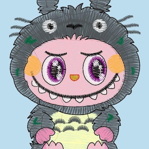 Puede incluir: Ilustraci&oacute;n caprichosa de una criatura con un disfraz gris y peludo con grandes ojos morados y una sonrisa dentuda. El personaje tiene manos y pies rosas y una barriga amarilla. El fondo es azul claro.