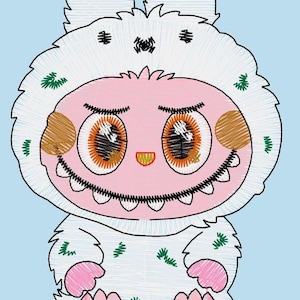 Puede incluir: Ilustraci&oacute;n de dibujos animados de una criatura con un traje de piel blanco con capucha y orejas grandes. La criatura tiene una cara rosada, ojos grandes de color naranja y una sonrisa con dientes. Acentos verdes y rosas est&aacute;n dispersos por el traje blanco, sobre un fondo azul claro.