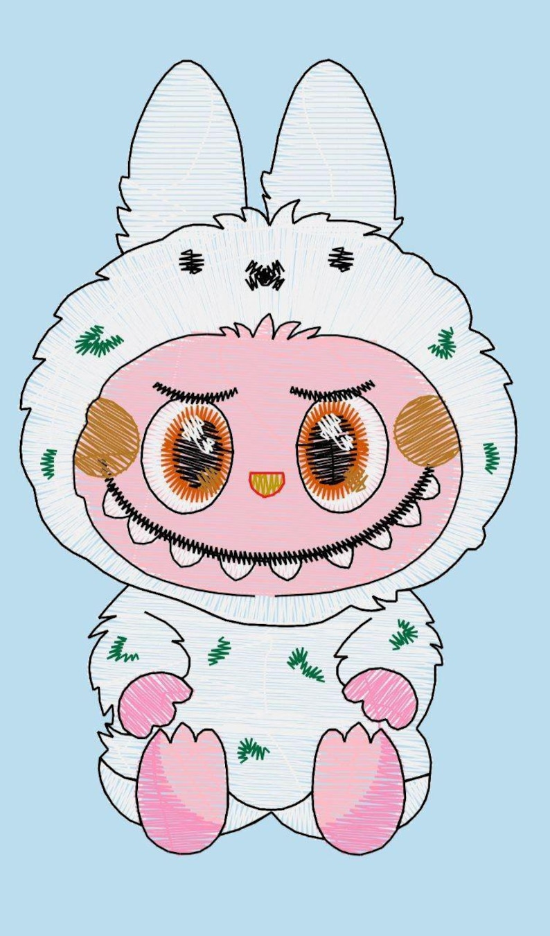 Puede incluir: Ilustraci&oacute;n de dibujos animados de una criatura con un traje de piel blanco con capucha y orejas grandes. La criatura tiene una cara rosada, ojos grandes de color naranja y una sonrisa con dientes. Acentos verdes y rosas est&aacute;n dispersos por el traje blanco, sobre un fondo azul claro.