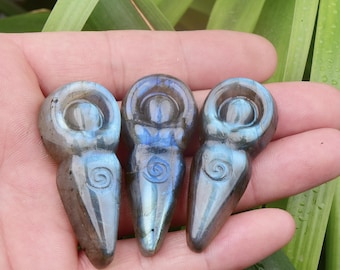 1pc Flashy Labradorite Spiral Goddess Carving, Natural Crystal Fertility Goddess Figurine, Hand Carved Healing Stone for Meditation