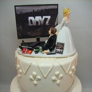 GAMER Lustige Hochzeitstorte Topper Videospiel Gaming-Junkie Addict Probe Bräutigam Braut Schleier Bräutigam PC Laptop Game Over Headgear