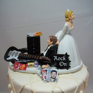 NOVO Chega de GUITARRA elétrica preta/branca ROCKIN Engraçada Topper de bolo de casamento Rockstar Rocker Noiva e noivo Rock n Roll Noivo com amplificador.