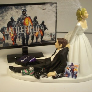 GAMER Funny Wedding Cake Topper Video Game Gaming Addict Charming Rehearsal Groom&#39;s Bride w/ Veil and Groom Play