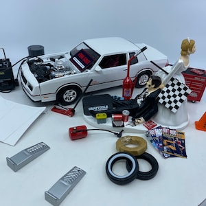 自動車整備士の花嫁と花婿 1986 モンテカルロ SS ホワイトカー 面白いウェディングケーキトッパー 花婿のケーキ