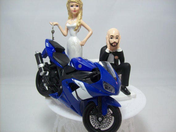 Figura novios en moto  Figuras divertidas para tarta de boda