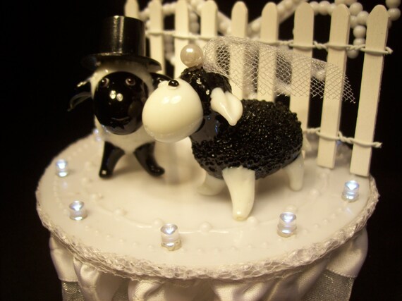 Witte bruidstaart met ruffles - Bellaria Cake Design