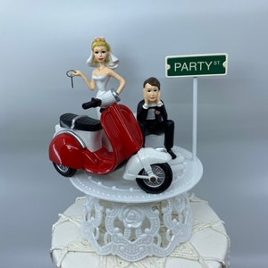 Décoration pour gâteau de mariage SCOOTER rouge moulé sous pression des jeunes mariés