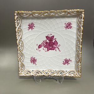 Herend Vintage Porcelain Square Dish 15 cm / 5.9 in – Chinese Bouquet Raspberry – Hand Painted – Hungary