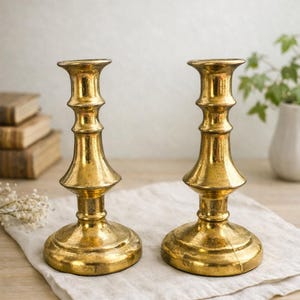 Mini chandeliers vintage en laiton fabriqués en Angleterre – Petits bougeoirs – Lot de 2 – Décoration anglaise – Petites bougies en laiton de 7 cm (2,7 po)