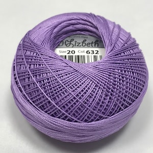 Op de afbeelding: Een paarse bol Lizbeth borduurgaren, maat 20, kleur 632.