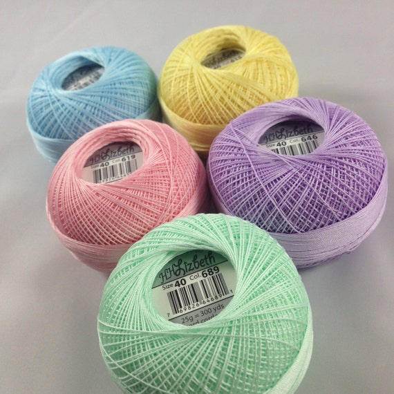 PLEINS bobines - - fil de frivolité - - taille 40 - Pastels - cinq couleurs - Lizbeth - couleurs 710, 619, 615, 689 et Total 646-1500 Yards 43b456 PLEINS bobines - - fil de frivolité - - taille 40 - Pastels - cinq couleurs - Lizbeth - couleurs 710, 619, 615, 689 et Total 646-1500 Yards 43b456