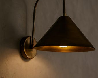 Vintage messing wandkandelaar verlichtingsarmatuur – industriële conische lampenkap | Accentverlichting