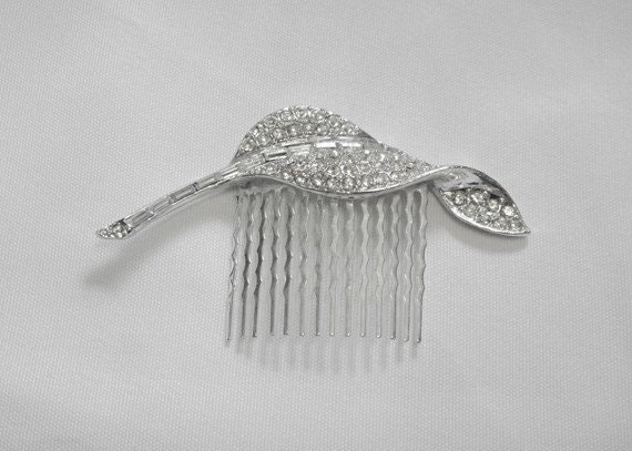 Twisted Leaf Rhinestone Hair Comb - 1960s Brooch … - image 1