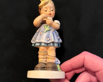 Hummel Daisies Don't Tell Figurine - #380 - Vintage