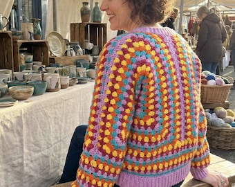 Patrón de crochet para cárdigan con punto de abuela hexagonal / Apto para usar con retales (descarga en PDF)