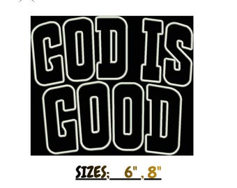 Könnte beinhalten: Ein Stickmuster mit dem Text GOD IS GOOD in weißen Blockbuchstaben mit schwarzer Umrandung. Unter dem Text zeigt das Bild die verfügbaren Größen von 6 und 8 Zoll sowie die Dateiformate PES, DST, JEF, EXP und EMB an.