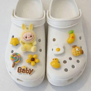 9 PC Anime Monster Shoe Charms, Kids Party Favors, Limited Time Special, Gift, Personalized Gelb