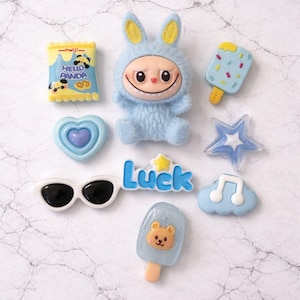 9 PC Anime Monster Shoe Charms, Kids Party Favors, Limited Time Special, Gift, Personalized Blau