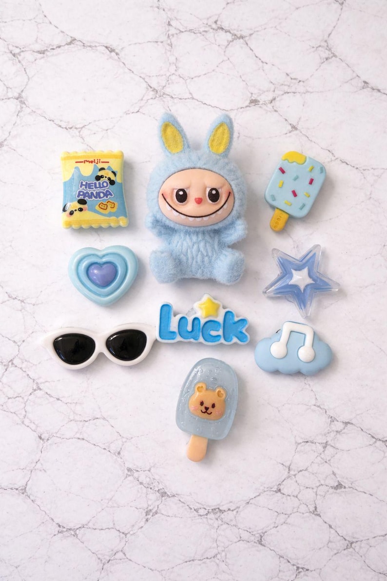 9 PC Anime Monster Shoe Charms, Kids Party Favors, Limited Time Special, Gift, Personalized Blau