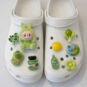 9 PC Anime Monster Shoe Charms, Kids Party Favors, Limited Time Special, Gift, Personalized Grün