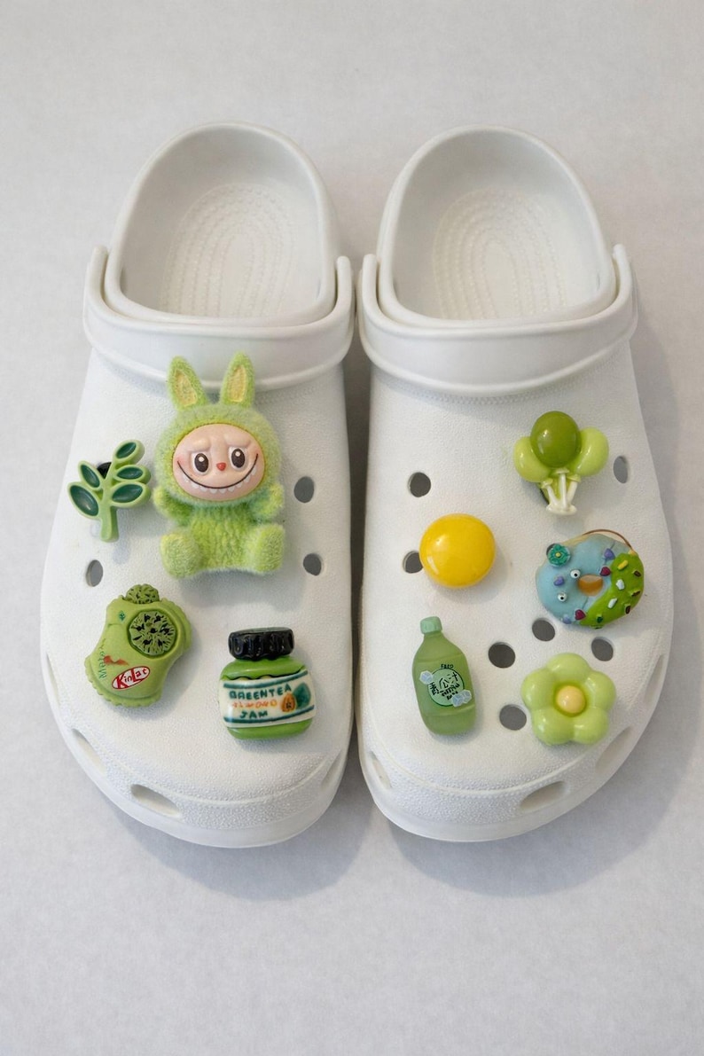 9 PC Anime Monster Shoe Charms, Kids Party Favors, Limited Time Special, Gift, Personalized Grün
