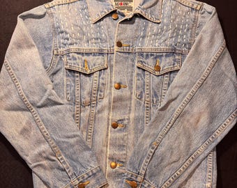 Chaqueta vaquera vintage mediana / Chaqueta bordada a mano / Panel trasero personalizado único / Chaqueta vaquera reciclada