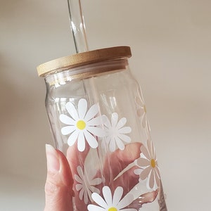 White Daisy Glass Kaffeetasse, Blumenbierdose Glastasse, Blumenglastasse, Glas-Eiskaffeetasse mit Deckel, Glasbecher mit Bambusdeckel