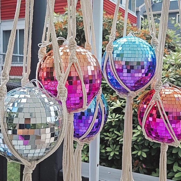 Bola de discoteca colgante de macramé, decoración bohemia, decoración de dopamina, creador de arcoíris, decoración de bola de discoteca, bola de discoteca de colores, atrapaluz