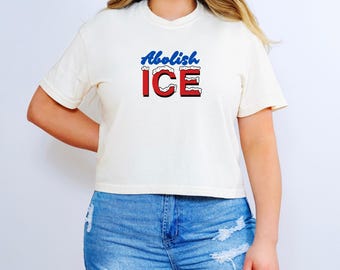 ICE廃止抗議クロップトップ：活動家グラフィックTシャツ