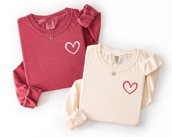 Camiseta Heart Comfort Colors para mulheres, manga longa ou curta, ideal para o Dia dos Namorados.
