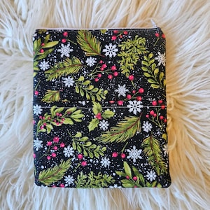 Christmas Padded Kindle E Reader or Book Sleeve w/ Pocket, Padded E reader Sleeve, Book sleeve, Gifts for Book Lovers, Bookworm holiday gift
