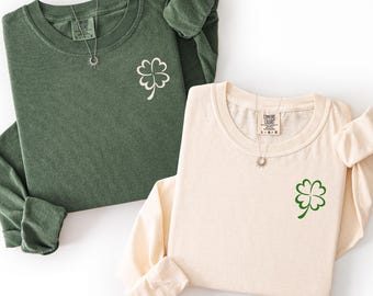 Camisa Clover Comfort Colors feminina de manga comprida ou curta, ideal para o Dia de São Patrício.