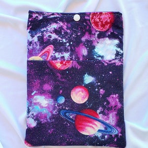 Custodia imbottita per libri Cosmic Padded con tasca, spazio, cosmo, pianeti, Space Aesthetic, copertina flessibile, Bookworm, copertina rigida, Kindle Paperwhite