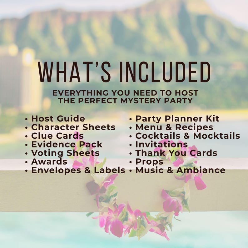 Op de afbeelding: Afbeelding toont tekst "WAT IS INBEGREPEN" en een lijst met items voor een mysteriefeest, waaronder een hostgids, personagebladen, aanwijskaarten en uitnodigingen. Een bloemenkrans staat op de voorgrond met een vage bergachtergrond.